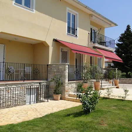 Apartamento Ester-2 By Interhome